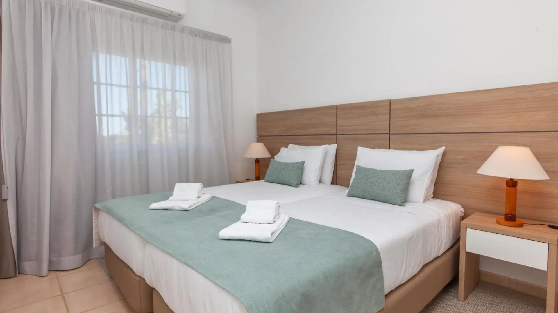 **** Vakantiepark Atalaia Sol Aparthotel - Tennis & Heated Pool In Winter Lagos Portugal