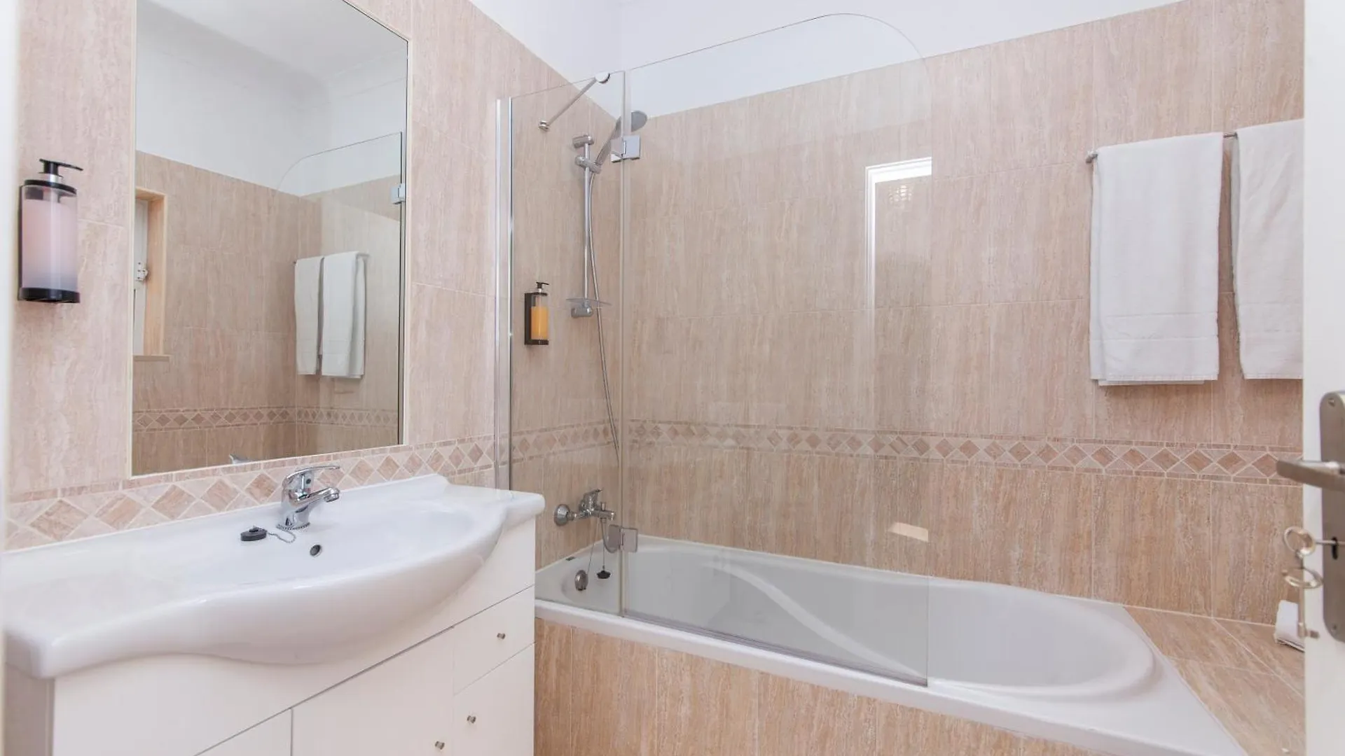 **** Vakantiepark Atalaia Sol Aparthotel - Tennis & Heated Pool In Winter Lagos Portugal