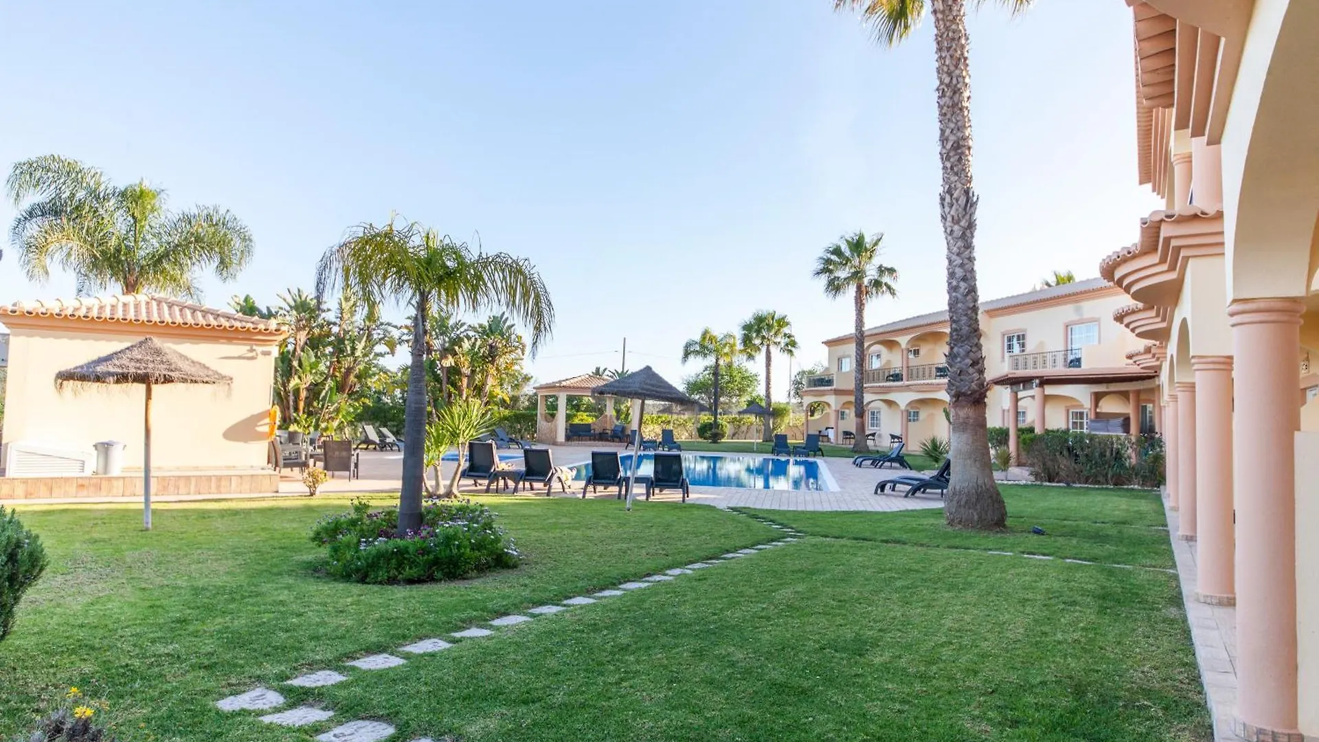 Atalaia Sol Aparthotel - Tennis & Heated Pool In Winter Lagos Feriepark