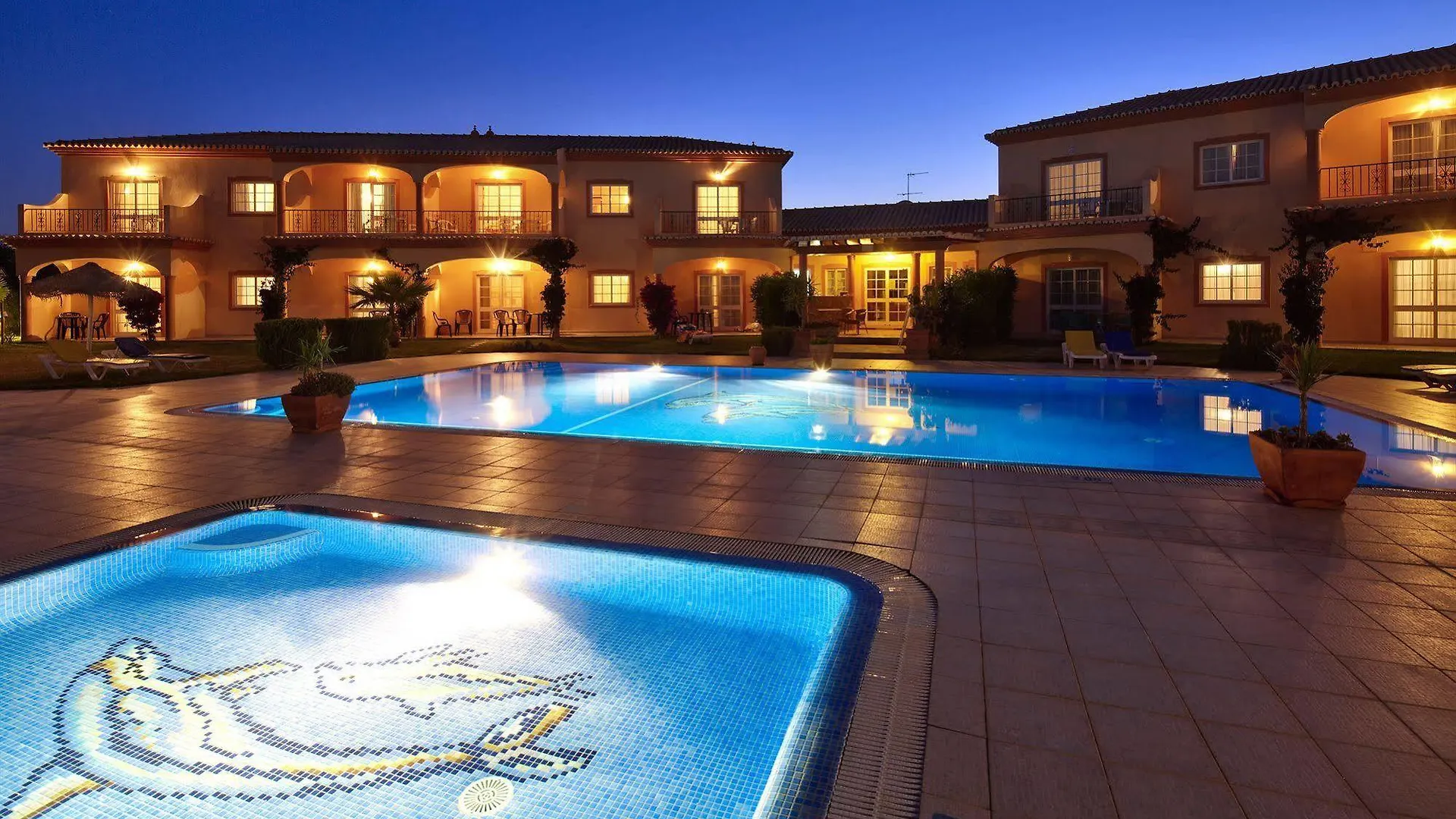 Atalaia Sol Aparthotel - Tennis & Heated Pool In Winter Lagos Feriepark